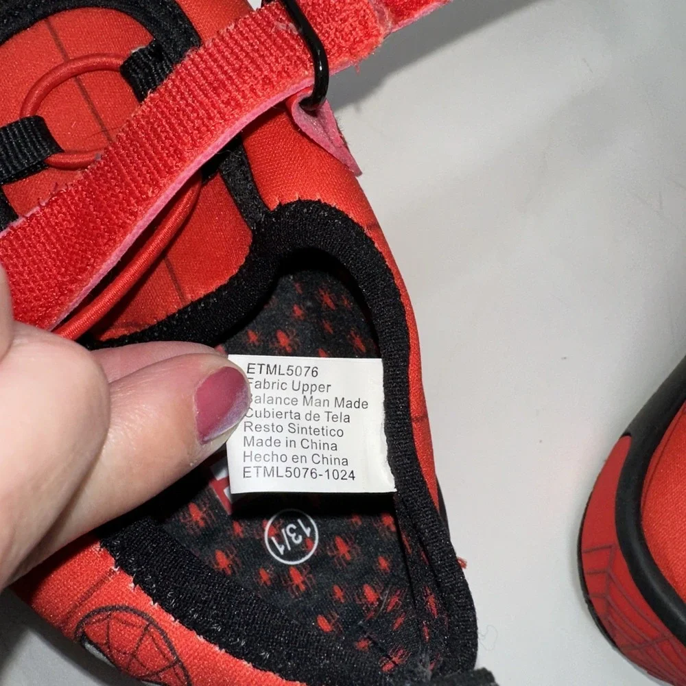 Marvel Spider-Man Kids Size 13 Water Shoes Aqua Socks Slip-On Red Black Web
